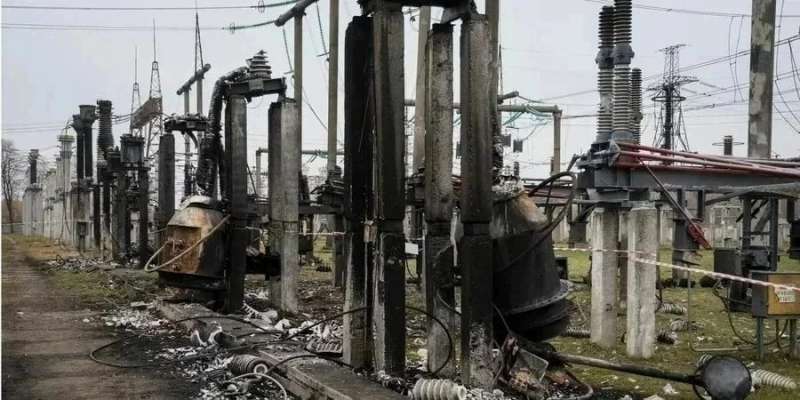 Опори не витримують. В Україні мороз знеструмив понад 500 населених пунктів