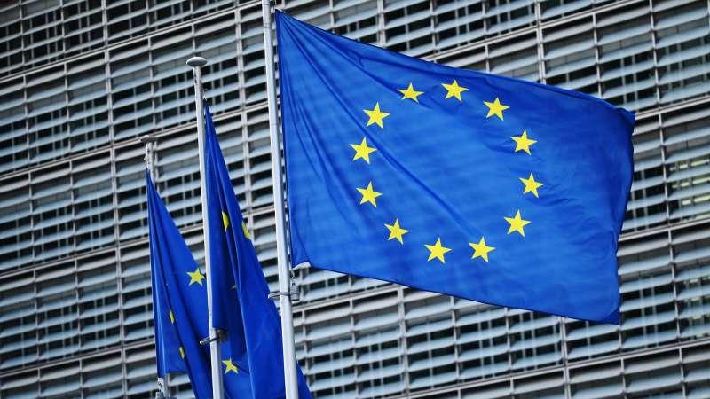 ЕС не должен втягиваться в конфликт на Украине, заявил евродепутат