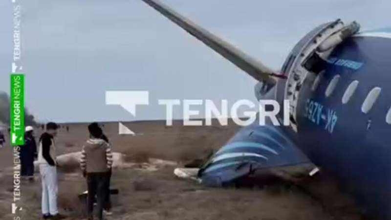 На борту упавшего в Актау самолета находилось 72 человека